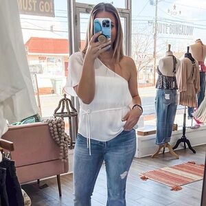 White Flutter Sleeve Off The Shoulder “Going Out” Top | Size M